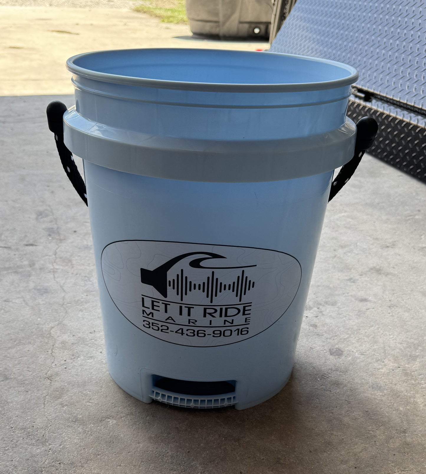 Bucket with rope handle