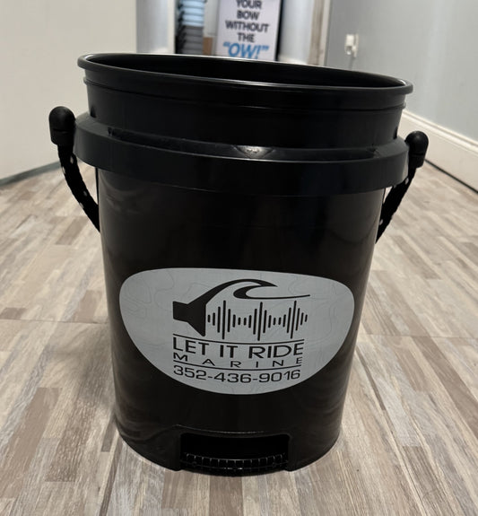 Bucket with rope handle