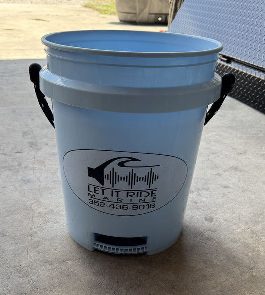Bucket with rope handle