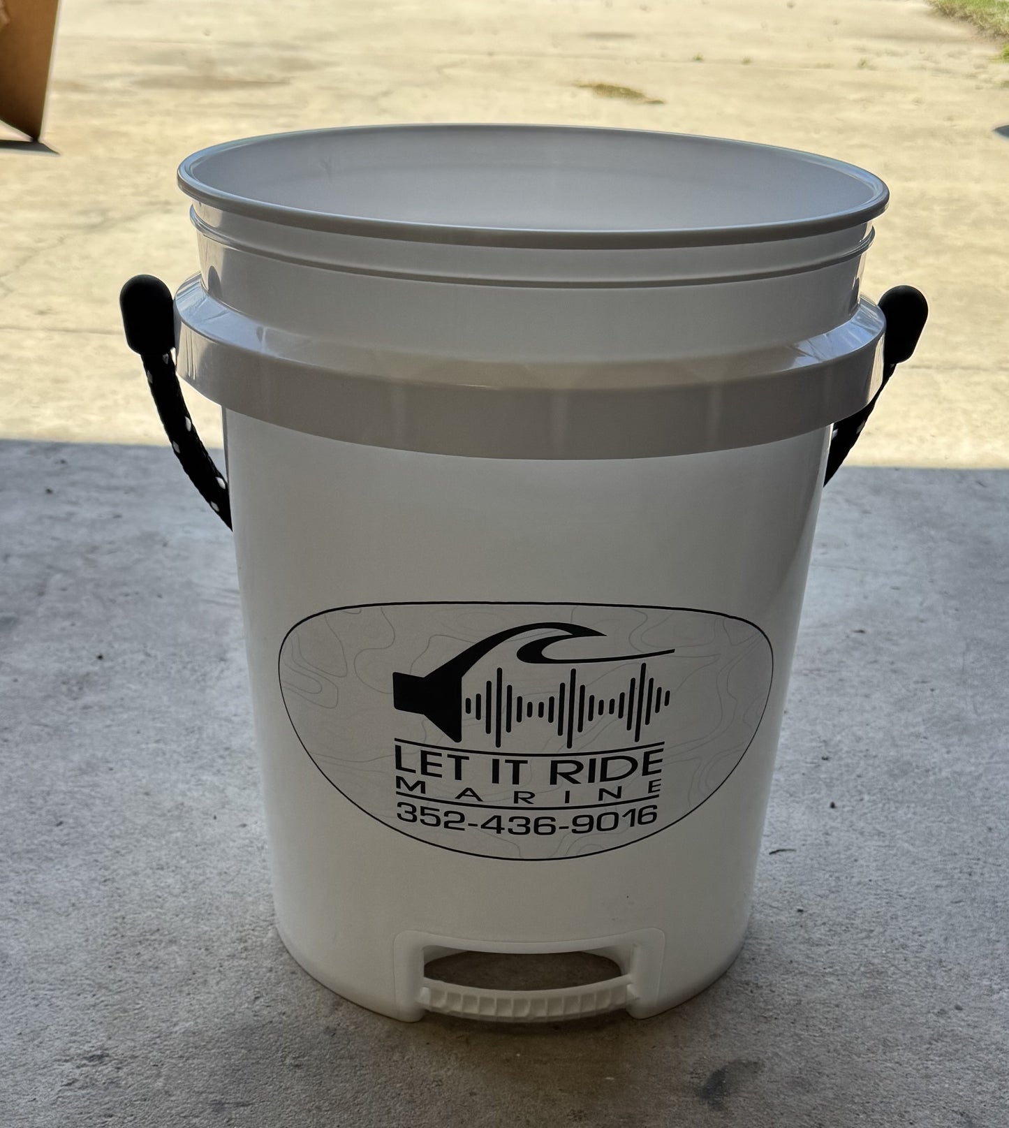Bucket with rope handle